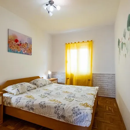 Ana * Pula